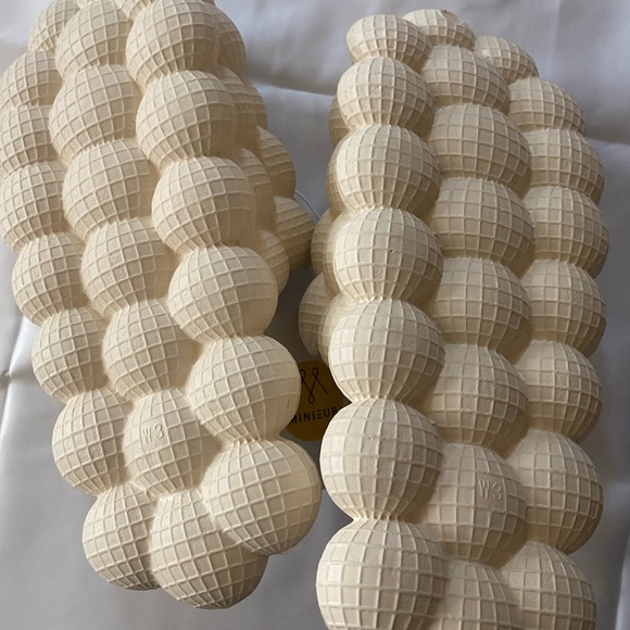NWT 🎉LAST PAIR🎉Bubble Golf Ball Slippers - Picture 6 of 10